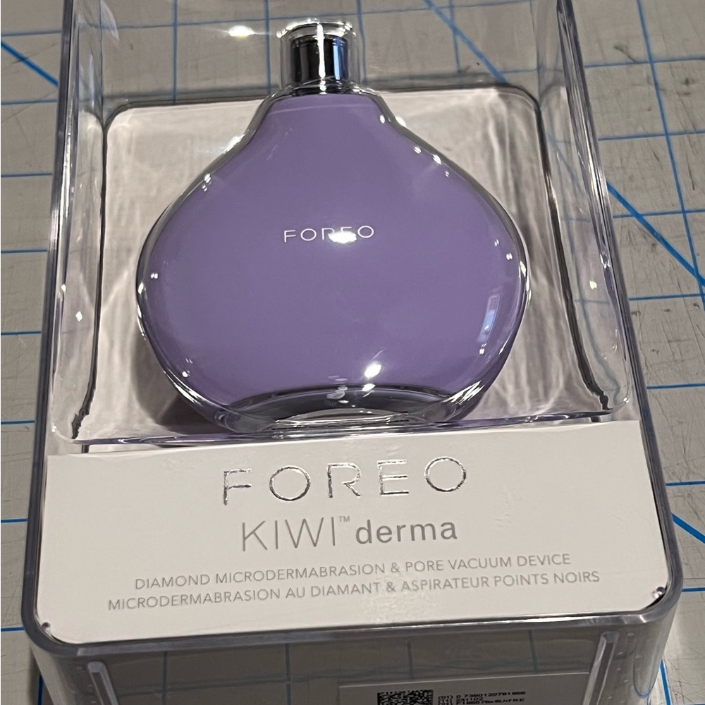 Foreo Kiwi Derma diamond microdermabrasion & pore vacuum device